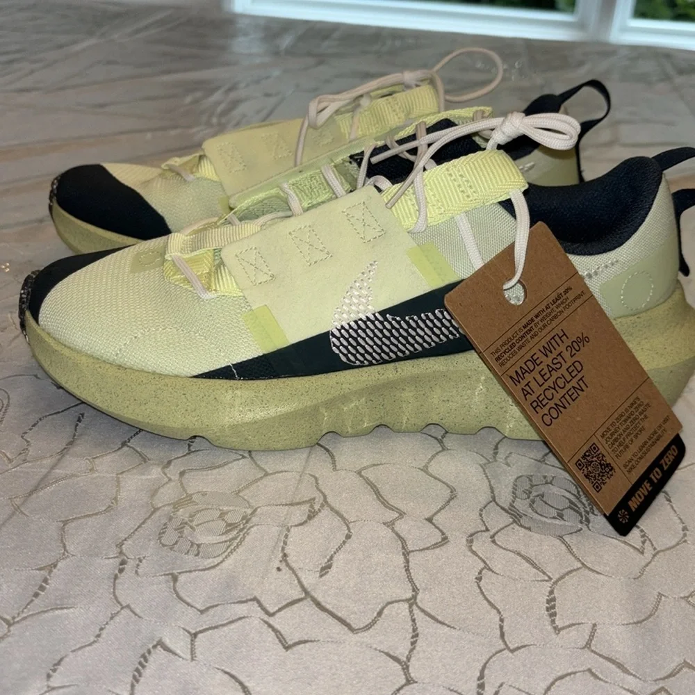 Brand new boys Nike lime green sneakers size 7